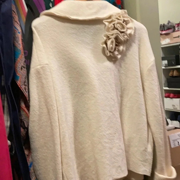 Anthropology size medium but fits like a large - Picture 2 of 5